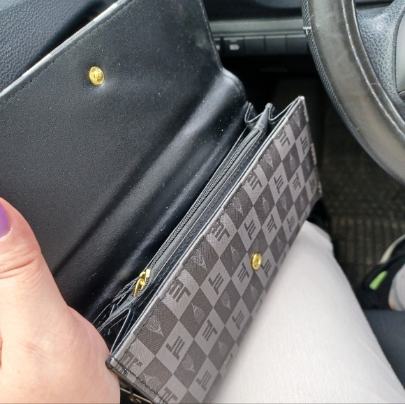 Wallett - Picture 3 of 6